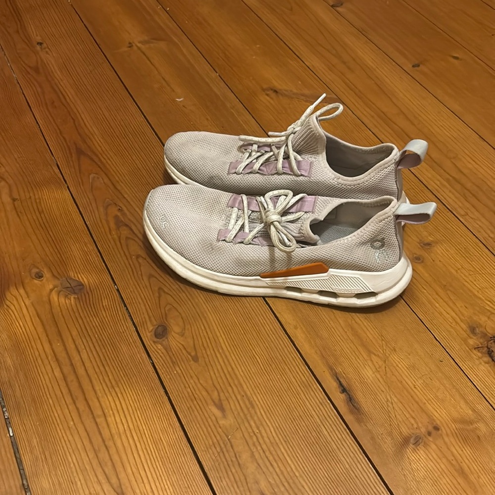 On cloudeasy lifestyle shoe